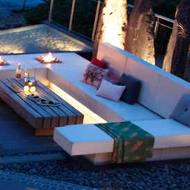 Loungezone i aftentimerne tegnet havearkitekt af Tor Haddeland